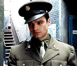 Bekomme ich wieder den kurzhaarigen Bucky Barnes? Sebastian Stan, necke mich nicht!