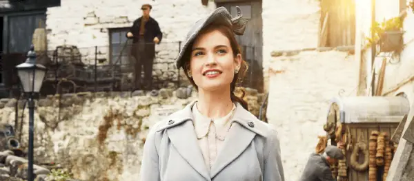 The Guernsey Literary and Potato Peel Pie Society Найкращі романтичні оригінальні фільми Netflix на Netflix