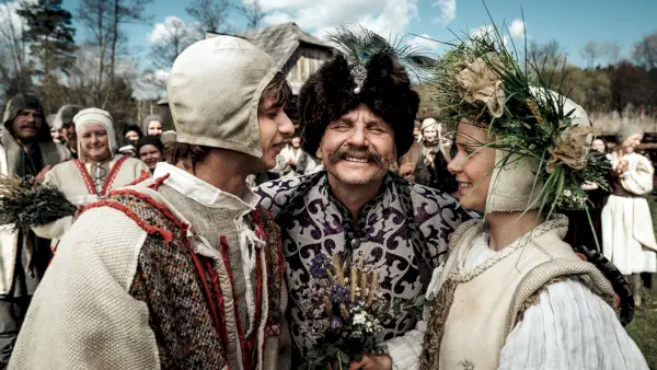 „Netflix“ atnaujina lenkų komedijų serialą „1670“ 2 sezonui