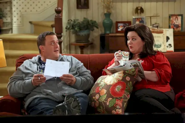 هل يتم بث فيلم 'Mike and Molly' على Netflix؟