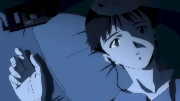 Shinji est allongé dans son lit et écoute de la musique.