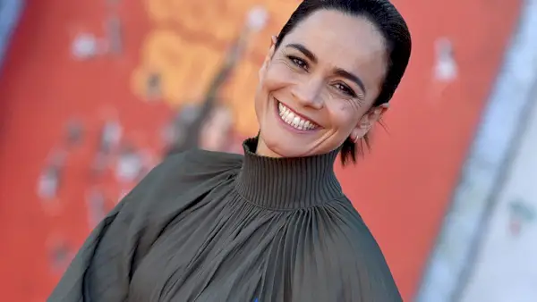 Alice Braga Żona domowa Netflix Movie.webp