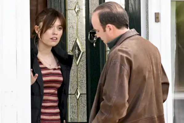 Aimee Lou Wood Rory Kinnear kuvaa Toxic Townia 64ee10db44e79