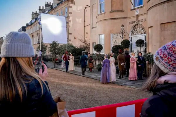 Nos bastidores das filmagens de Bridgerton em Bath, Inglaterra