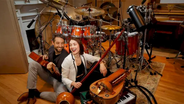 Entretien avec les compositeurs One Piece de Netflix Sonya Belousova Studio Instruments