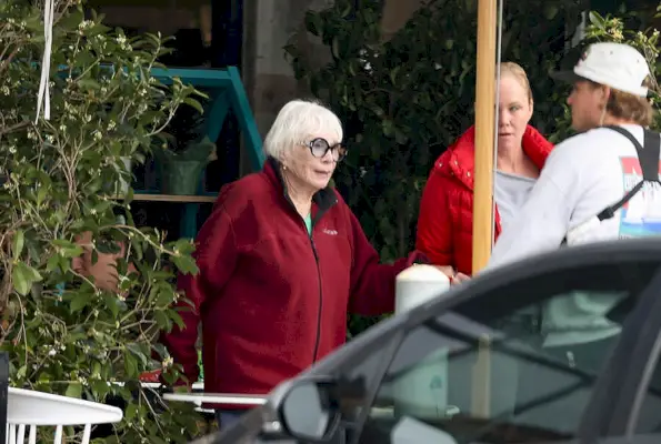 *exklusivt* Nicole Kidman och hennes medstjärnor Zac Efron och Shirley Maclaine syns på uppsättningen av