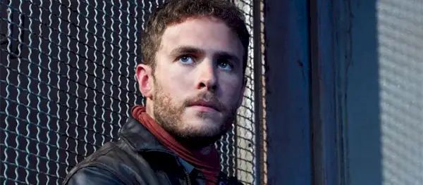 مسلسل Undertow Netflix Noir Crime Iain De Caestecker.webp