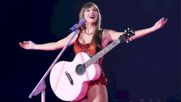 Taylor Swift actua a l'escenari durant