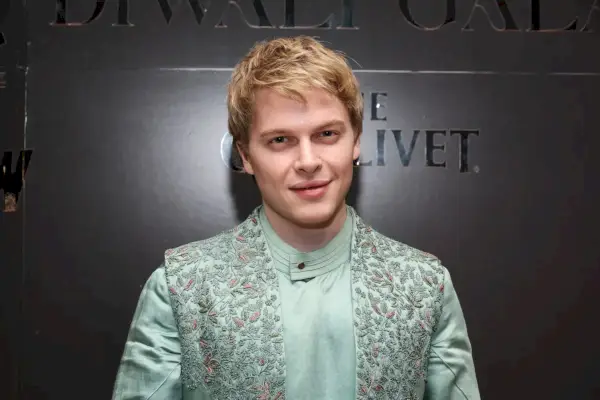 Ronan Farrow vakte opp et av Internetts favorittrykter igjen