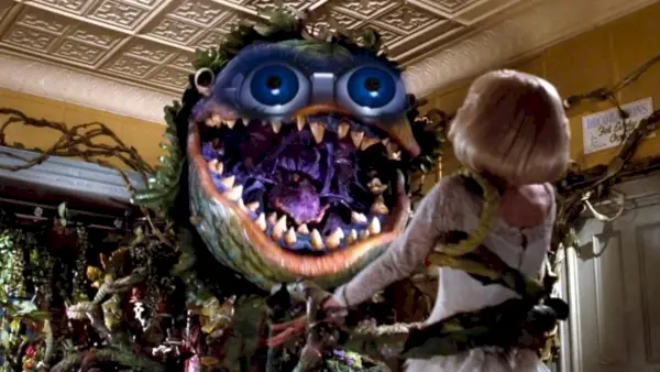 Audrey II de Little Shop of Horrors amb ulls de Furby