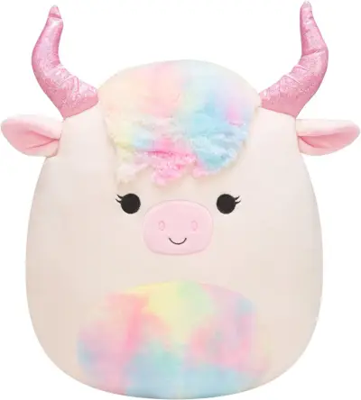 Uno squishmallow mucca rosa pastello con corni rosa e pelo arcobaleno sulla pancia e sulla testa