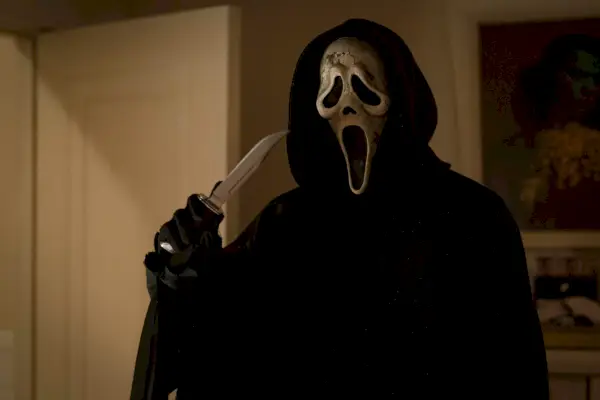 Ghostface brandisce un coltello