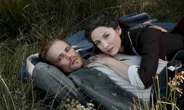 Hayranlar 'Outlander'ın 10. Kitabını Heyecanla Bekliyorlar ve Bir Süre Daha Beklemek Zorunda kalacaklar