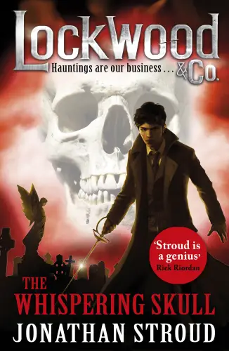 A Lockwood & Co. – The Whispering Skull című könyv borítója Anthony Lockwooddal és egy hátborzongató fehér koponyával