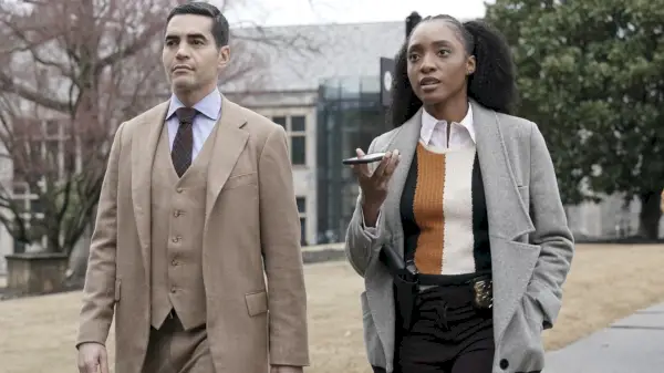 Ramón Rodríguez et Iantha Richardson dans le rôle des détectives de police Will Trent et Faith Mitchell dans la série télévisée Will Trent