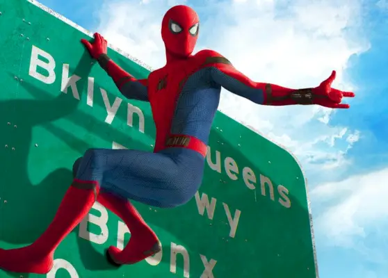 Homem-Aranha pendurado em uma placa de estrada.