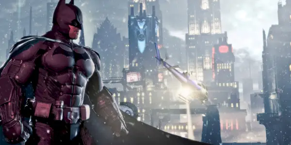 Betmens stāv Gotemas priekšā filmā Batman: Arkham Origins