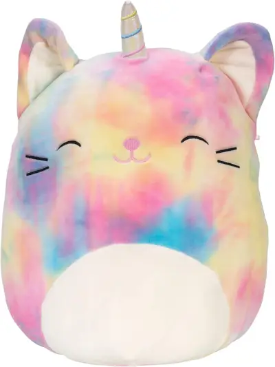 Un Squishmallow de caticorn teñido anudado con arcoíris