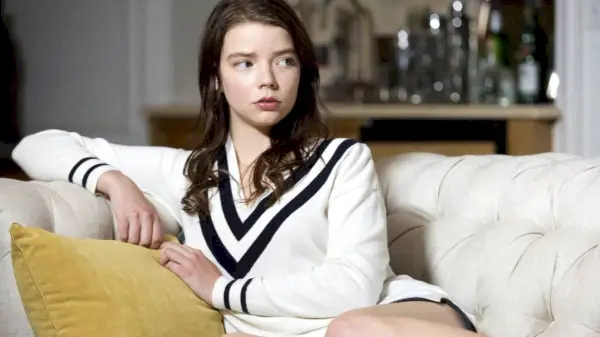 Anya Taylor-Joy Lilynä elokuvassa Thoroughbreds