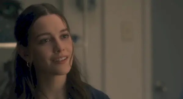 Victoria Pedretti joacă rolul Nell Crain în The Haunting of Hill House și va juca în The Haunting of Bly Manor.