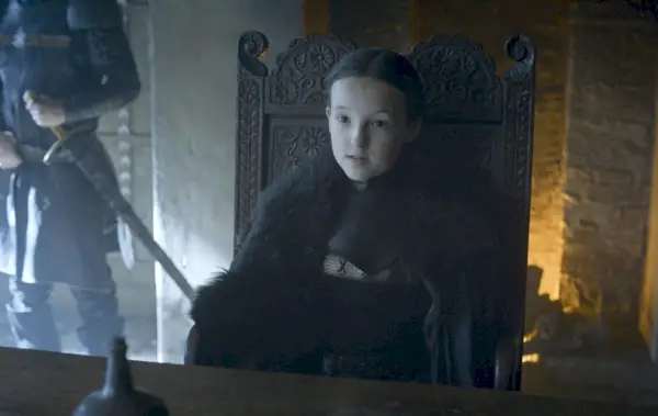 Bella Ramsey som Lady Lyanna Mormont i