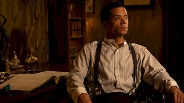 Jacob Anderson als Louis in AMC