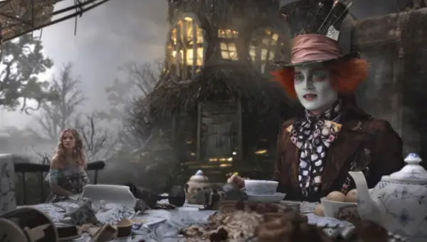 Mia Wasikowska en Johnny Depp in Alice in Wonderland