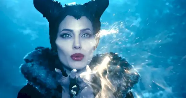 Angelina Jolie kaip „Maleficent“ filme „Maleficent“.