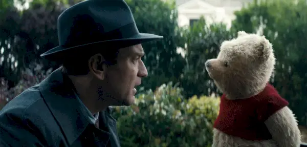 Christopher Robin (Ewan McGregor) și Winnie-the-Pooh în Christopher Robin