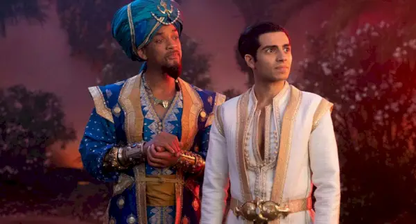 Willas Smithas kaip džinas ir Mena Massoud kaip Aladinas filme „Aladdin“ (2019 m.)