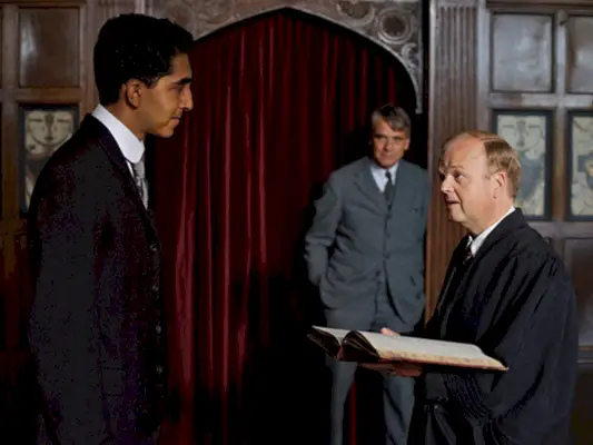 Dev Patel als Srinivasa Ramanujan in The Man Who Knew Infinity