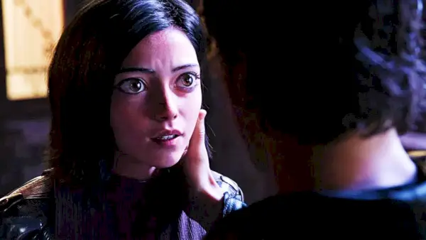 Rosa Salazar kot Alita v filmu Alita: Battle Angel