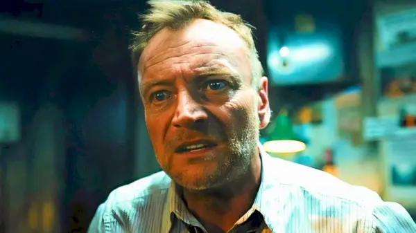 Richard Dormer ako agent Prescod v Tajnej invázii