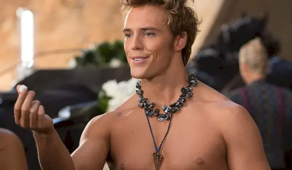 Sam Claflin som Finnick Odair i