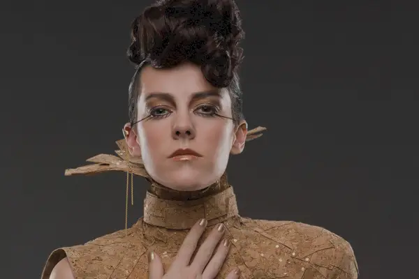 Jena Malone nel ruolo di Johanna Mason