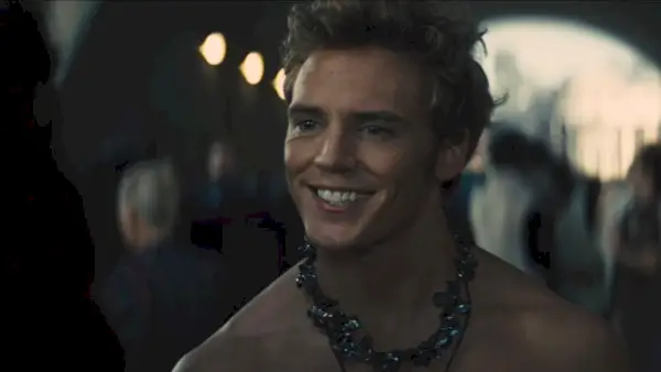 Una imatge de Sam Claflin com Finnick Odair a Catching Fire, la segona pel·lícula de la saga dels jocs de la fam