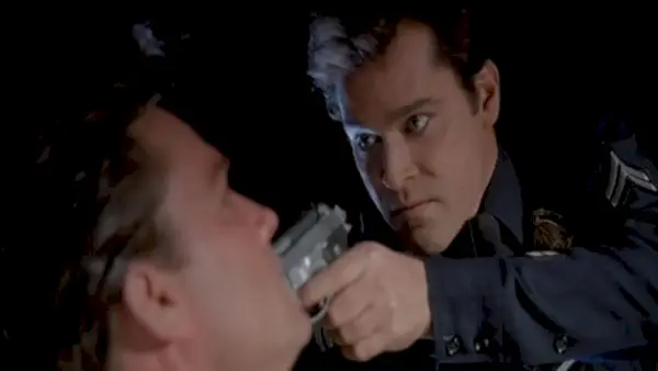 Ray Liotta som Pete Davis i Unlawful Entry