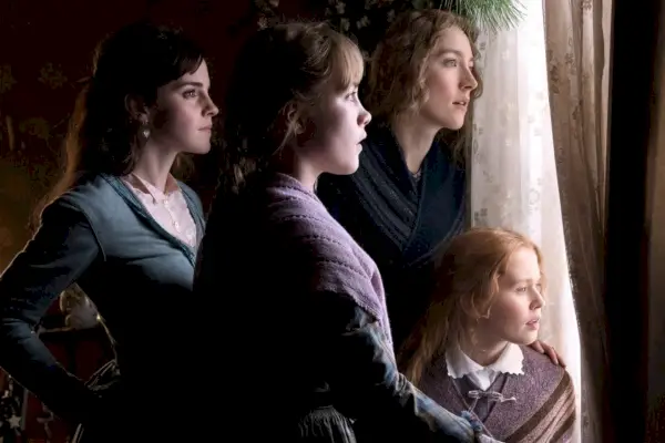 Da esquerda para a direita: Emma Watson como Meg, Florence Pugh como Amy, Saoirse Ronan como Jo e Eliza Scanlen como Beth.