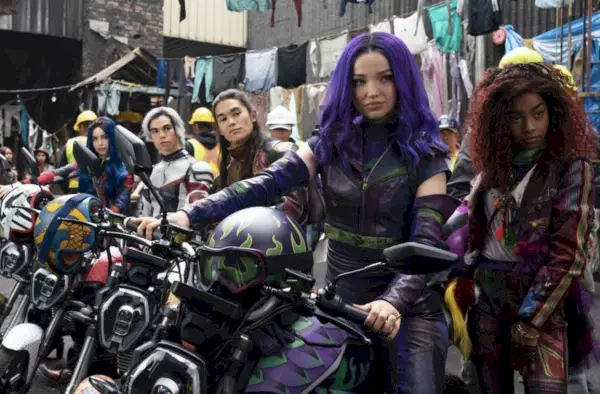 Būbū Stjuarts, Kamerons Boiss, Dovs Kamerons, Sofija Kārsone un Džada Marija filmā Descendants 3 (2019)