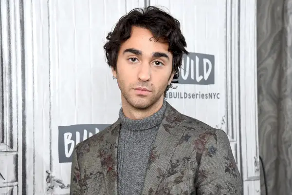 NEW YORK, NEW YORK - 24 EKİM: Aktör/yazar/yönetmen Alex Wolff, 24 Ekim 2019'da New York City'deki Build Studio'da ilk yönetmenlik filmi The Cat and the Moon'u tartışmak üzere Build Serisini ziyaret etti. (Fotoğraf: Gary Gershoff/Getty Images)