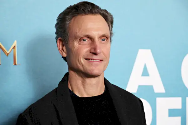 NEW YORK, NEW YORK - 20. OŽUJKA: Tony Goldwyn pohađa MGM