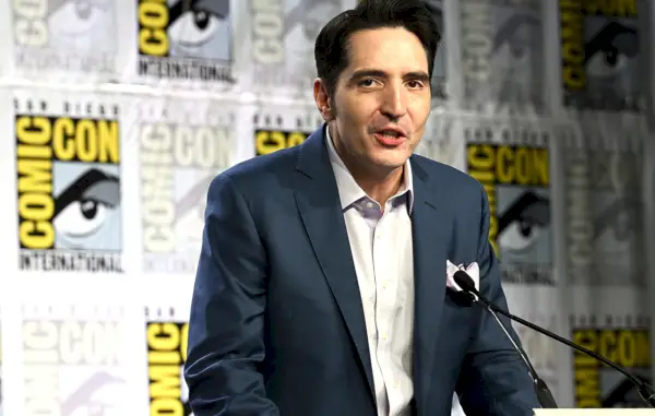 SAN DIEGO, KALIFORNIE - 21. července: David Dastmalchian představuje v roce 2023 Will Eisner Comic Industry Awards, které se konalo v Indigo Ballroom v hotelu Hilton Bayfront 21. července 2023 v San Diegu v Kalifornii. (Foto Albert L. Ortega/Getty Images)