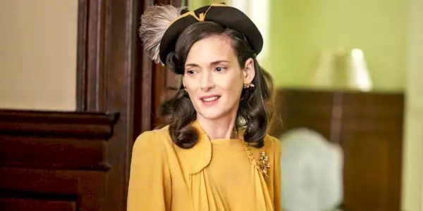 Winona Ryder Evelyn Finkel szerepében a The Plot Against America című filmben