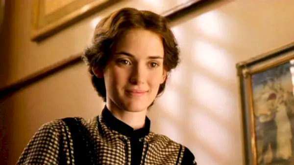 Winona Ryder Jo Marchina elokuvassa Little Women