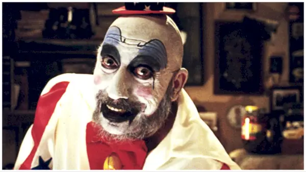 Sid Haig ako kapitán Spaulding, klaun v strašidelnom make-upe