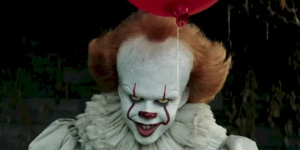 Bill Skarsgård com a Pennywise a l'adaptació cinematogràfica de Stephen King del 2017