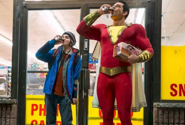 Zachary Levi och Jack Dylan Grazer som Shazam och Freddy Freeman i DCEU