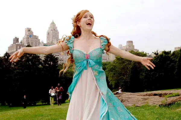 Amy Adams cântând în Enchanted