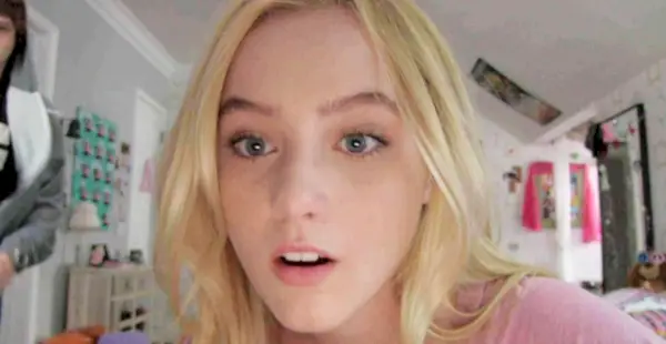 Alex Nelson (Kathryn Newton) megdöbbent a Paranormal Activity 4 néhány felvétele miatt