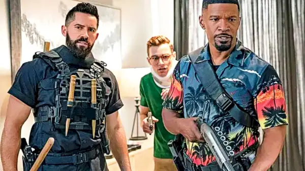 Scott Adkins (a sinistra) nel ruolo di Diran Nazarian accanto a Jamie Foxx in Day Shift